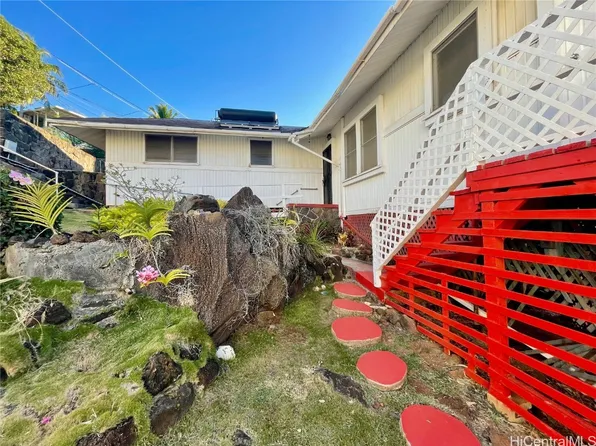 3825 Pukalani Pl, Honolulu, HI 96816