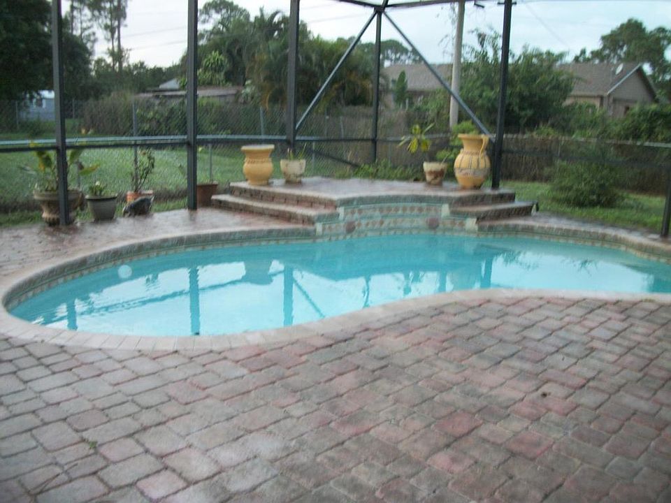 1st image of 1025 SW Mantilla Ave