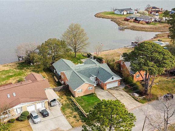 2nd image of 14 Eagle Point Rd