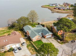 14 Eagle Point Rd, Hampton, VA 23669