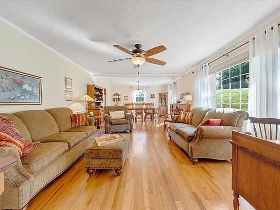 5th image of 9 Daleview Dr