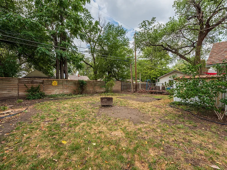 1221 N Perry Ave — Photo 27
