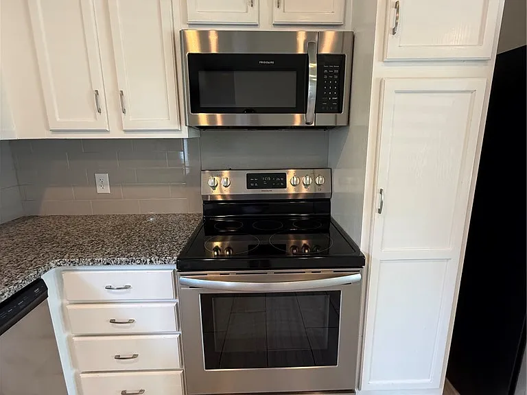 402 E Hemlock St — Photo 17