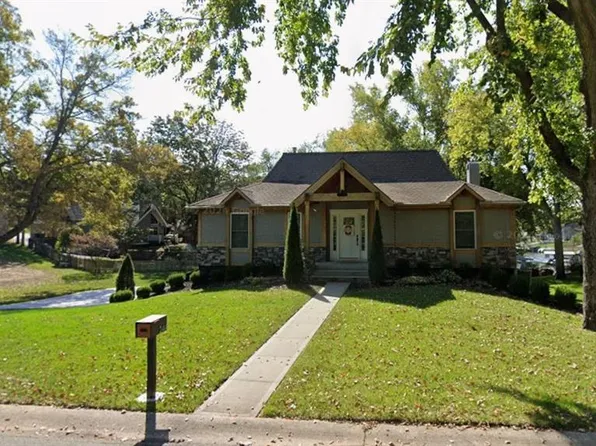244 N Winnebago Dr, Lake Winnebago, MO 64034
