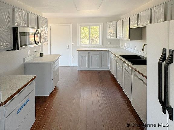 5th image of 820 Barnett Ave