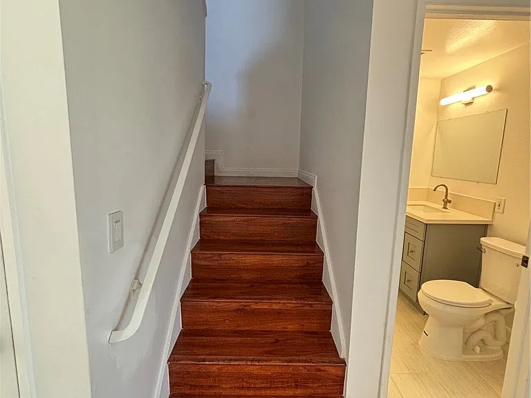 4646 Larwin Ave — Photo 8