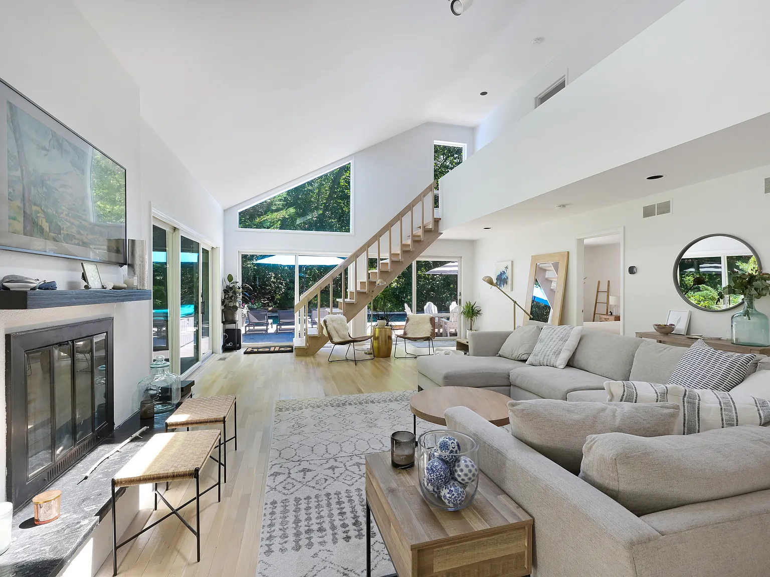 Wonderful East Hampton July-Aug 2027 Rental Retreat — Photo 1