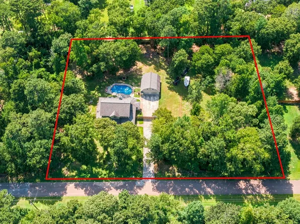 15217 Paradise Point Dr, Willis, TX 77318
