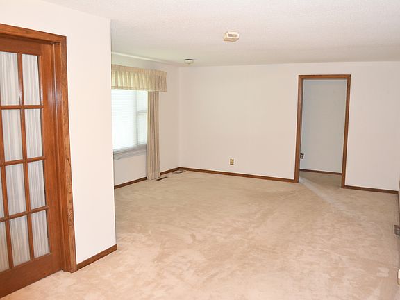 5th image of 827 Tindolph Ave S