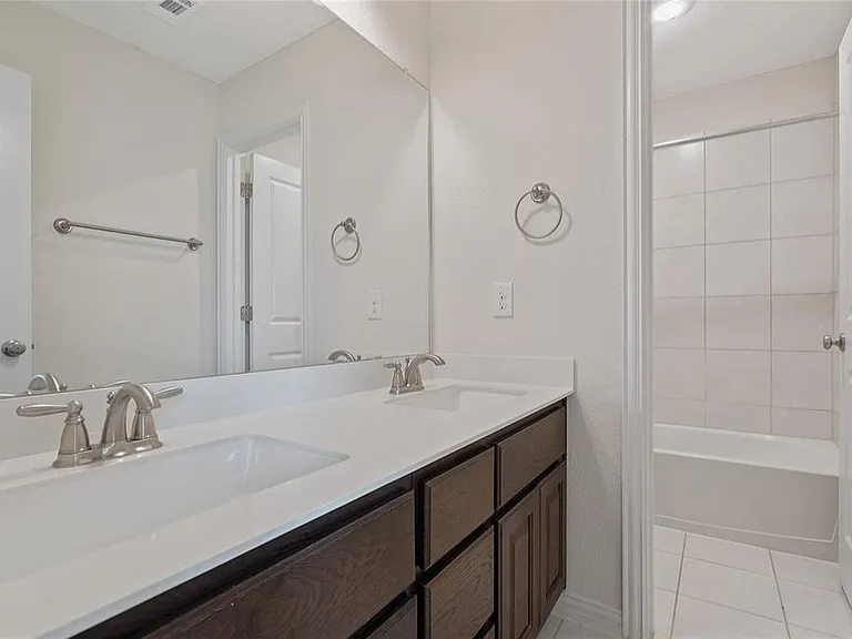 2905 Consuelo Way — Photo 22