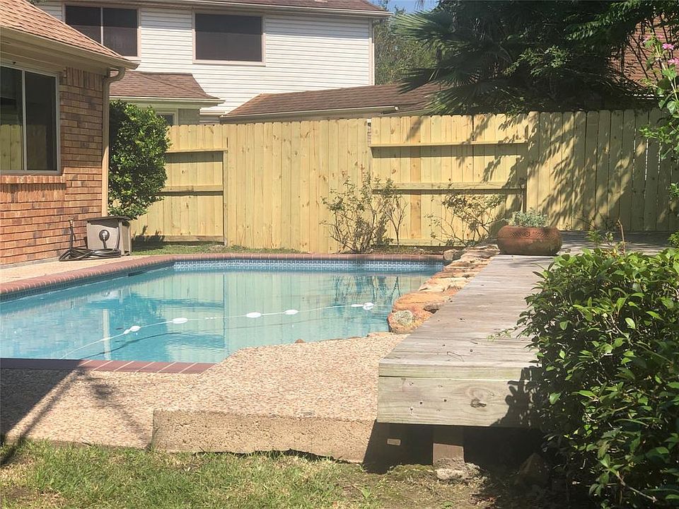1st image of 2113 Country Club Dr