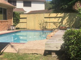 2113 Country Club Dr, Pearland, TX 77581