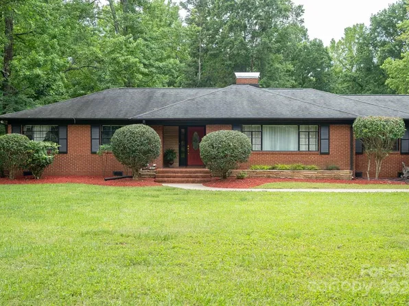 1132 Dooley Dr, Charlotte, NC 28227