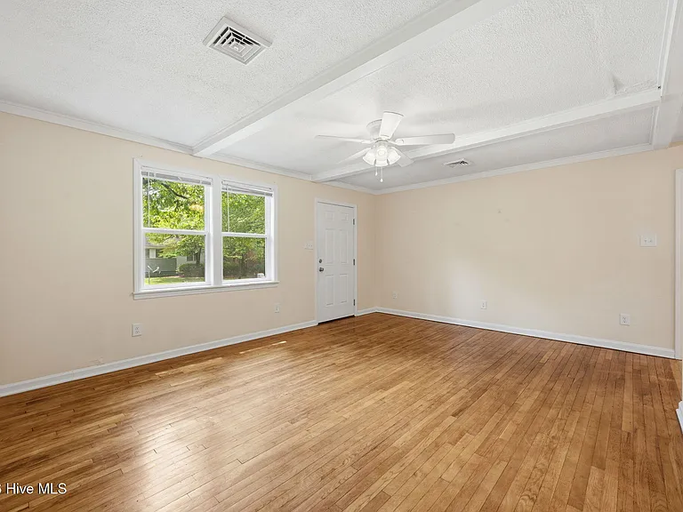919 Tatum Dr — Photo 2