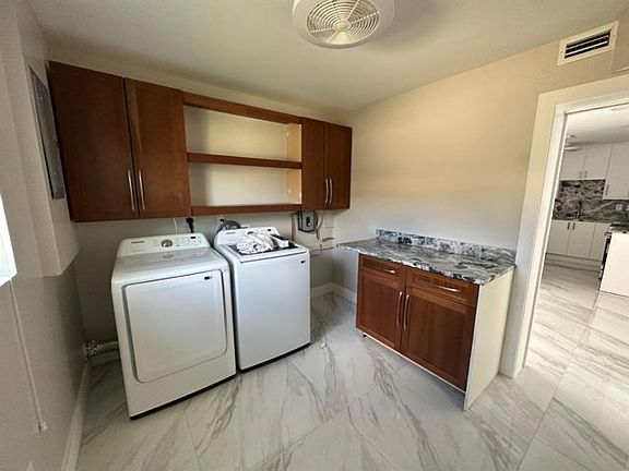 5th image of 765 E Dayton Cir