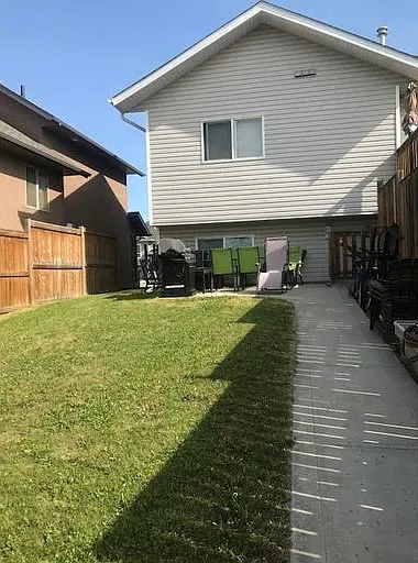 123 Isherwood Close #1A-RED — Photo 2