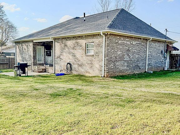 4th image of 845 Hester Ave