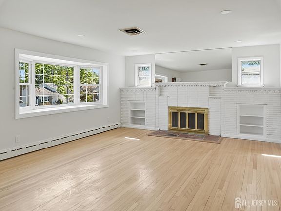 5th image of 21 Sherwood Ave