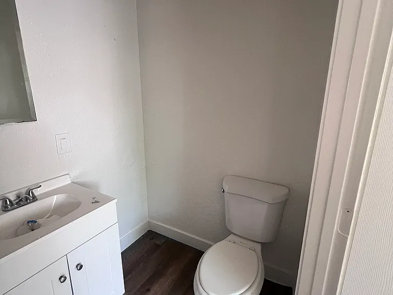 901 Lenore Ct #B — Photo 3