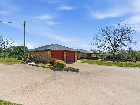 2nd image of 1101 Tanglewood Dr
