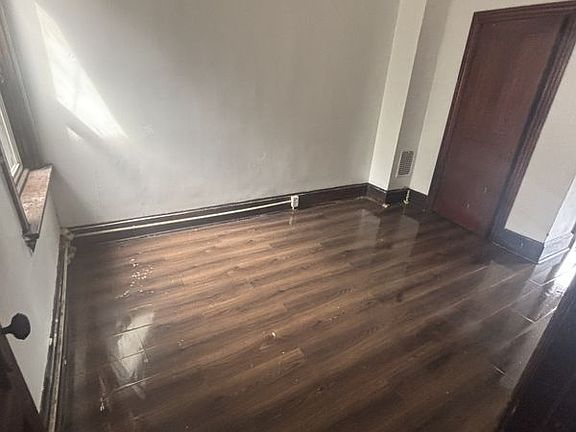4th image of 615 Emerald St