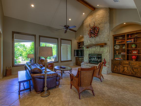 3rd image of 9 Stillmeadow Ct