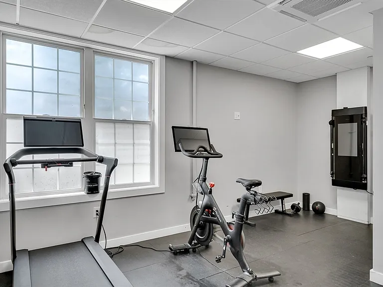 10 Everett St #304 — Photo 31