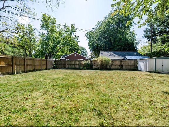 5th image of 912 Botham Ave