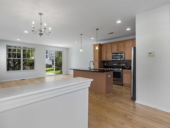 3rd image of 34 Field Stone Drive