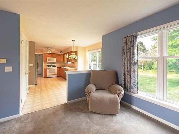 5th image of 55 Hutton Cir