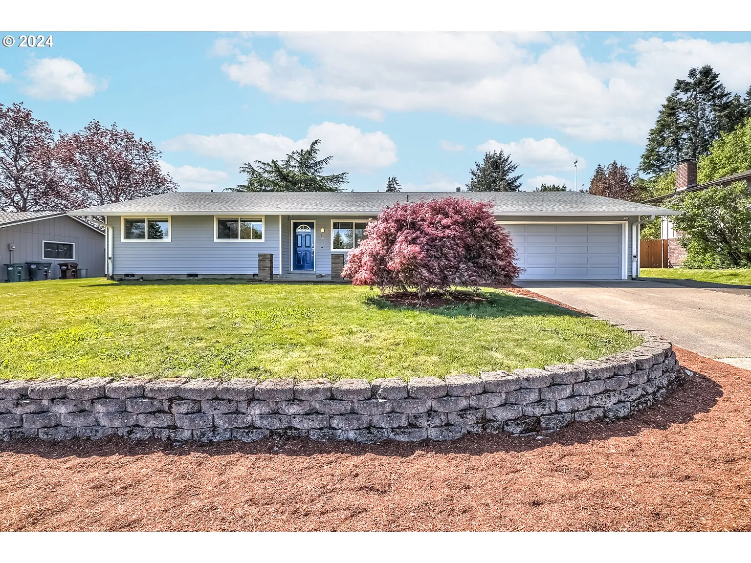 762 NE Darnielle Dr photo 1