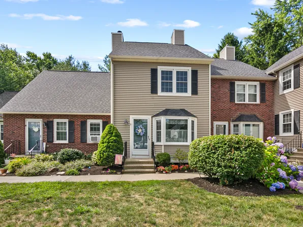 9 Braintree Court #9, Suffield, CT 06078