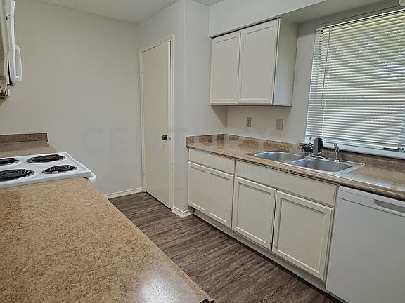 5th image of 1122 Pyramid Dr