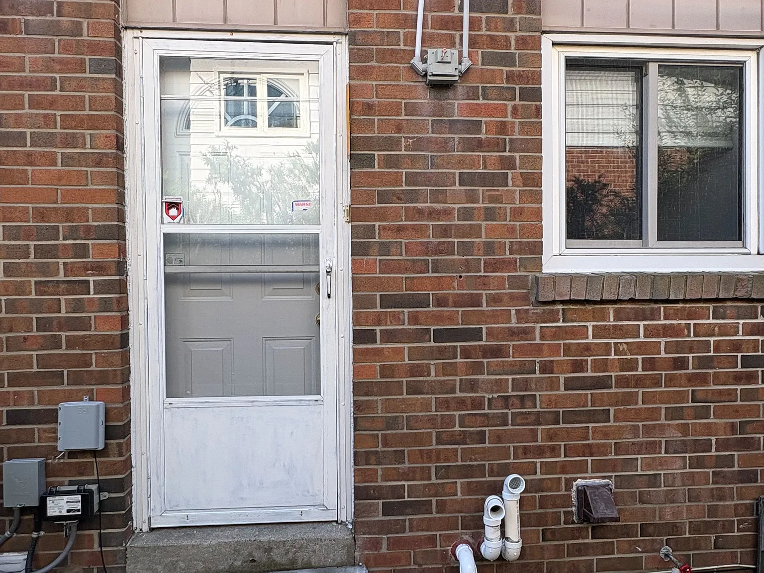 3 bed, $1,800 — Photo 2
