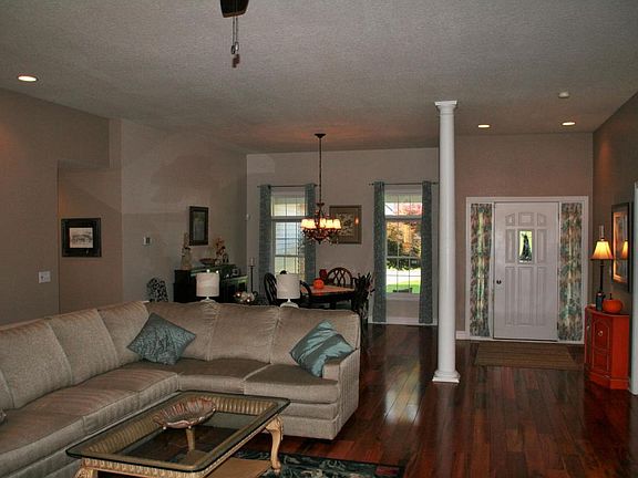 4th image of 181 Westchester Way