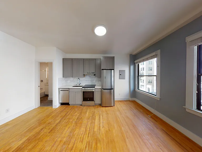 530 Stockton Street — Photo 2