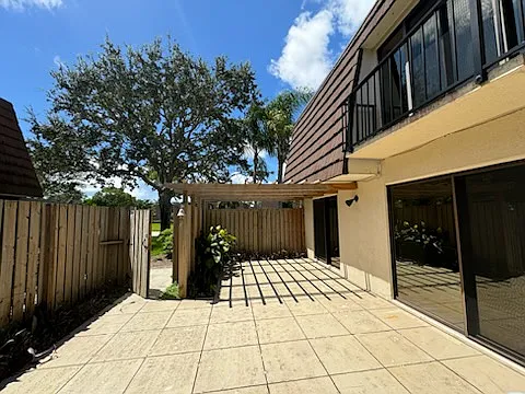 Building Photo - 605 6th Ln