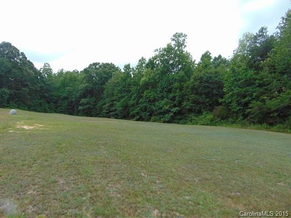 5th image of 514 Woodgate Dr