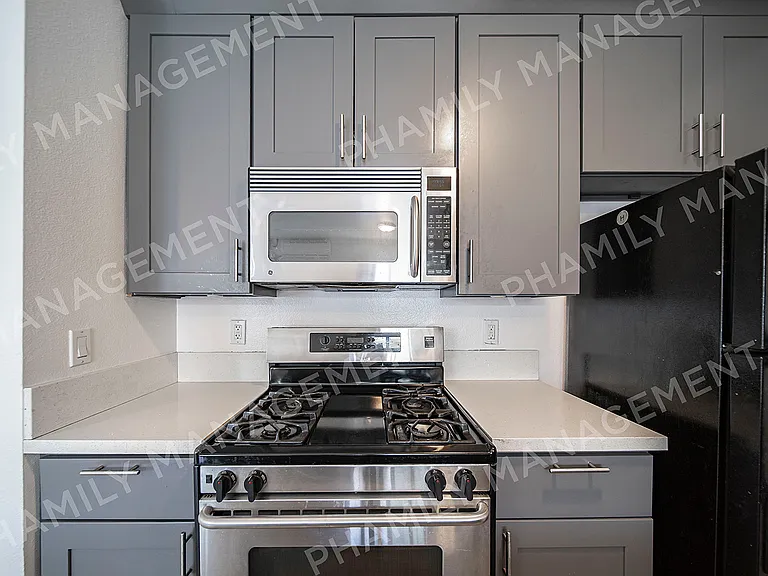 621 N Benton Way #6 — Photo 6