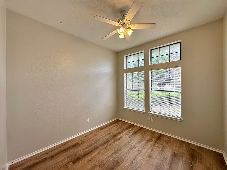 607 Hogan Dr — Photo 20