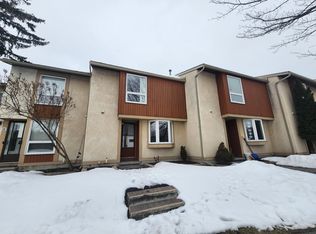 61 Woodfield Dr #1, Ottawa, ON K2G 3Y7