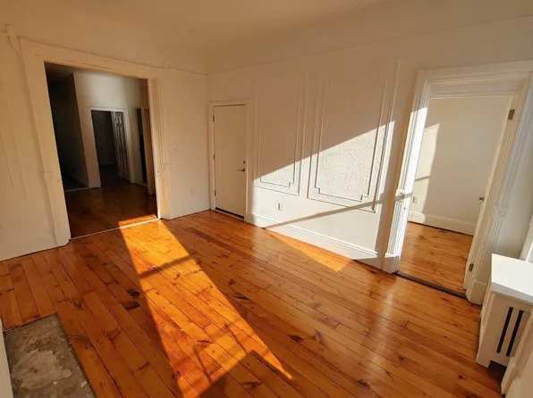 605 Carroll Street image 3 of 8