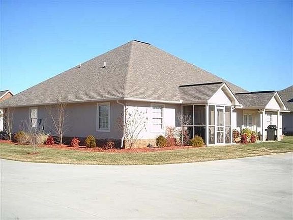 2nd image of 434 Lochmere Dr