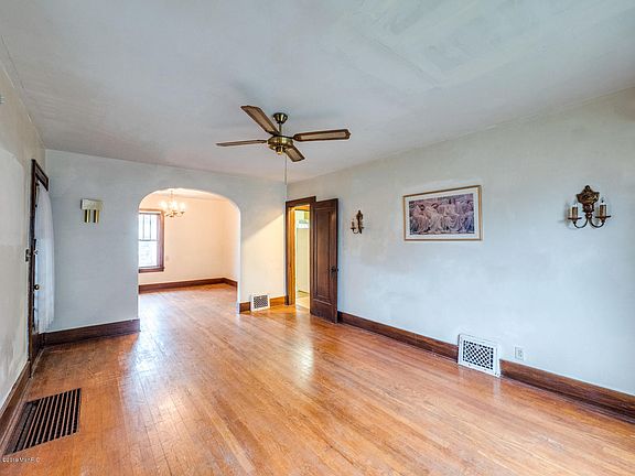 5th image of 43 New England Ave