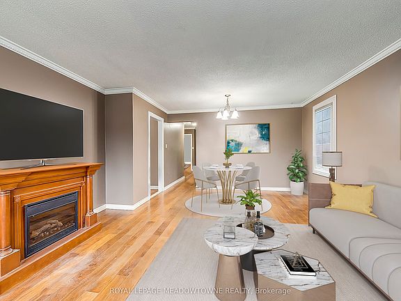 3rd image of 8 Midhurst Dr