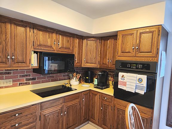 3rd image of 448 Tailholt Ln
