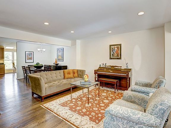 Main Level - Living Room