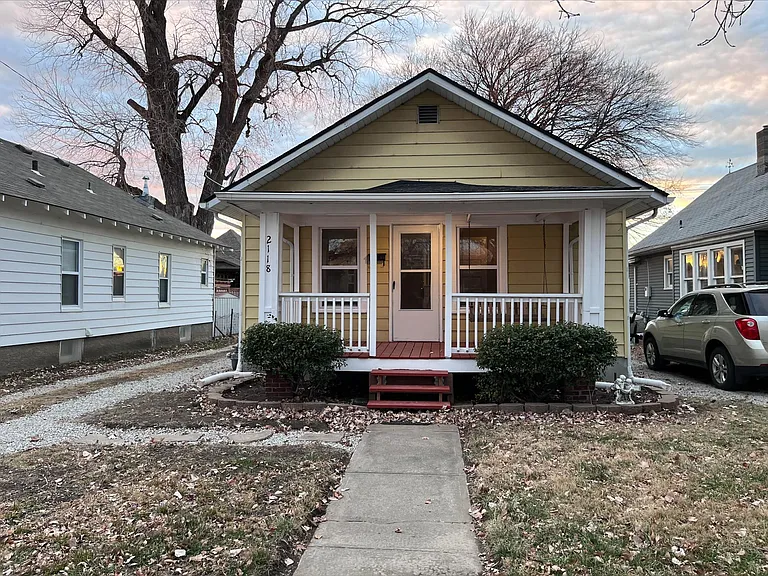 2118 Clay St — Photo 1