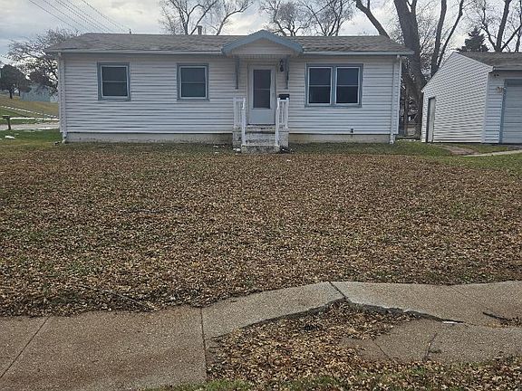 2nd image of 1103 Sunny Ln