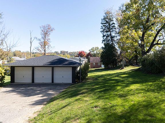 4th image of 422 Worthington Dr